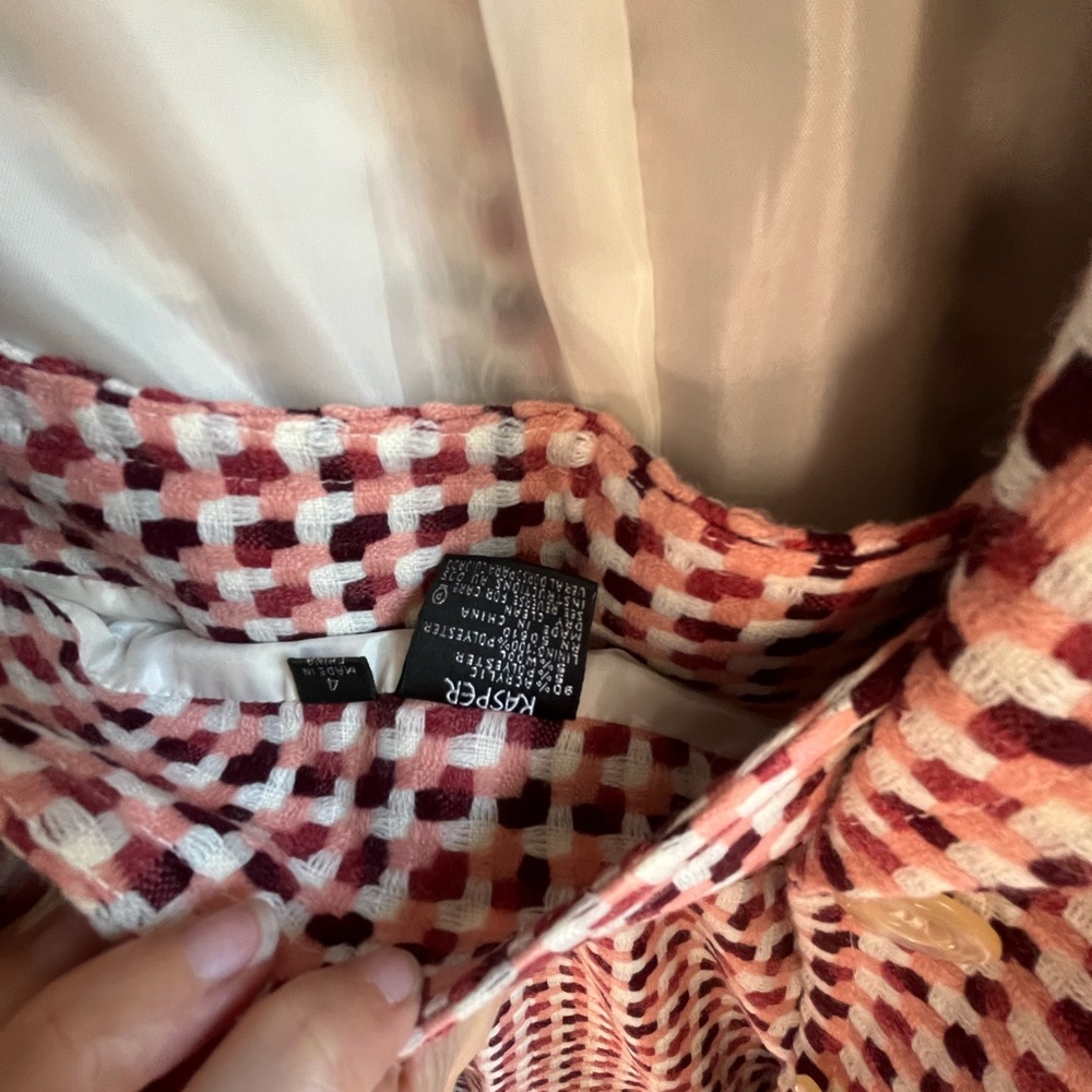Kasper Red and White suit - Picture 8 of 8